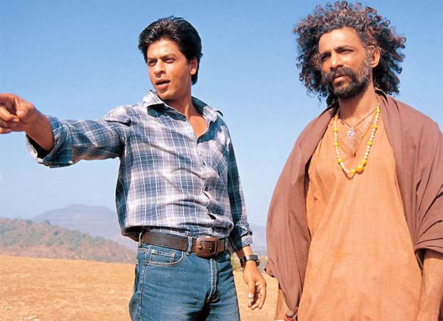 20 Years of Swades EXCLUSIVE: Makarand Deshpande reveals, “During ‘Yunhi Chala Chal’ alaap, Shah Rukh Khan told me, ‘Tera sync theek nahin ho raha hai’. I told him, ‘Theek kara de’! He was driving, talking on the walking-talkie and even helping me with the scene. And I was chilling…” 20 : Bollywood News - Bollywood Hungama