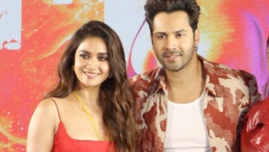 Baby John press conference: “Keerthy Suresh is a gundi; she told me, ‘Tu auto mein chal. Kya gaadi mein jaa raha hai? Star hai kya?’” – Varun Dhawan : Bollywood News - Bollywood Hungama