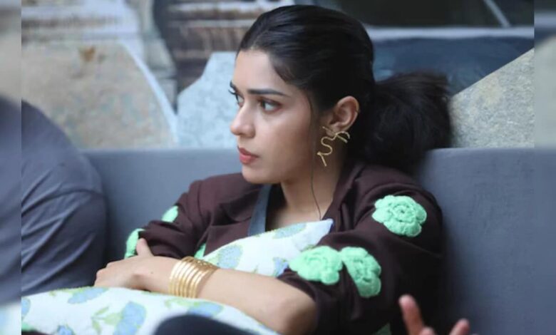 Bigg Boss 18: Salman Khan Reveals Eisha Singh's Mother's Reaction To Her Bond With Avinash Mishra