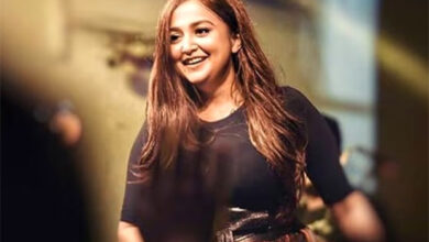 Monali Thakur abruptly ends Varanasi concert; slams organisers for mismanagement, calls them “unethical and irresponsible” : Bollywood News - Bollywood Hungama