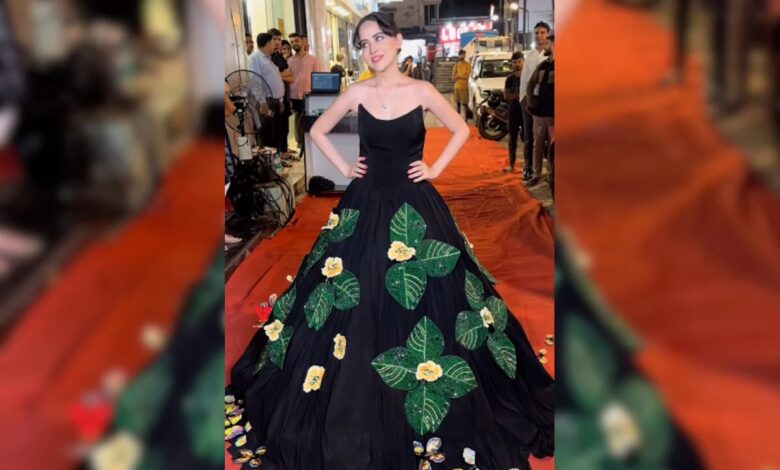 Uorfi Javed Puts Her Iconic 3D Butterfly Dress On Sale For Rs 3.66 Crore. The Internet: "EMI Par Milega Kya?"