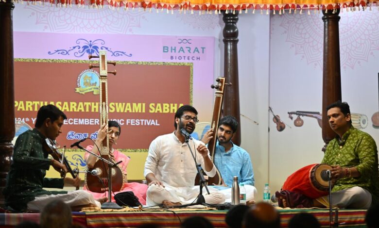 Vocalist Ramakrishnan Murthy and violinist Vittal Rangan come up with a memorable tanam