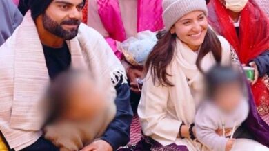 Anushka Sharma, Virat Kohli visit Premanand Ji Maharaj in Vrindavan for blessings, video goes viral! Watch : Bollywood News - Bollywood Hungama