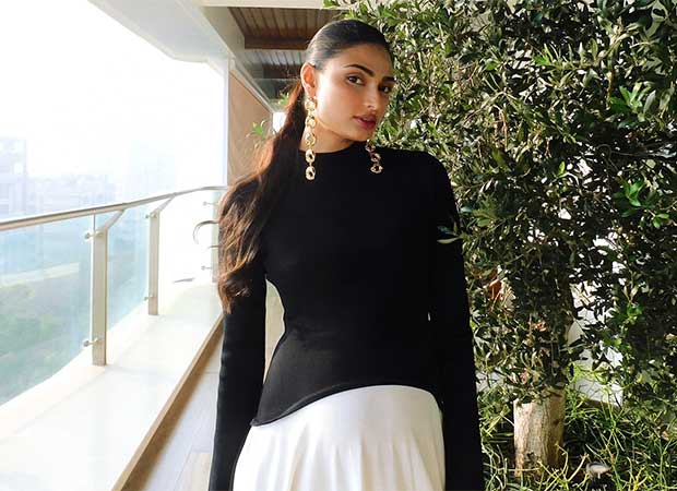 Athiya Shetty radiates pregnancy glow in chic monochrome maternity look, watch : Bollywood News - Bollywood Hungama
