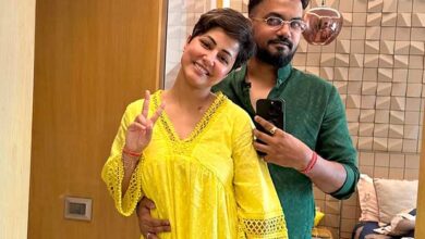 Hina Khan shares emotional tribute to boyfriend Rocky Jaiswal for his support during Cancer battle: “He shaved his head when I shaved” : Bollywood News - Bollywood Hungama