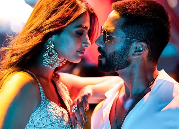 Shahid Kapoor and Pooja Hegde electrify ILT20 opening ceremony with ‘Bhasad Macha’ performance 20 : Bollywood News - Bollywood Hungama