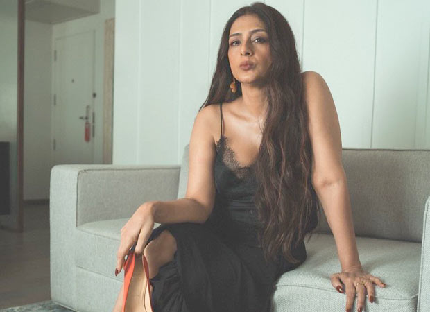 Tabu says ‘STOP PRESS’ as controversial remark on ‘wanting to share a bed with a man’ goes viral : Bollywood News - Bollywood Hungama