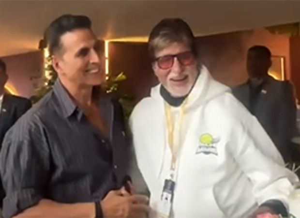 Akshay Kumar touches Amitabh Bachchan’s feet at ISPL finale, shares warm moment : Bollywood News - Bollywood Hungama