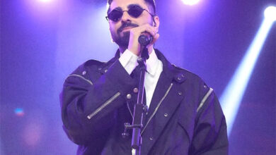 Ayushmann Khurrana creates a soul-stirring moment as he sings ‘Maa Tujhhe Salaam’ at the opening night of Women’s Premier League; watch : Bollywood News - Bollywood Hungama