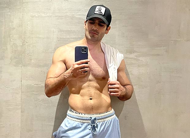Karan Tacker’s gym grind is motivation we all need, watch videos : Bollywood News - Bollywood Hungama