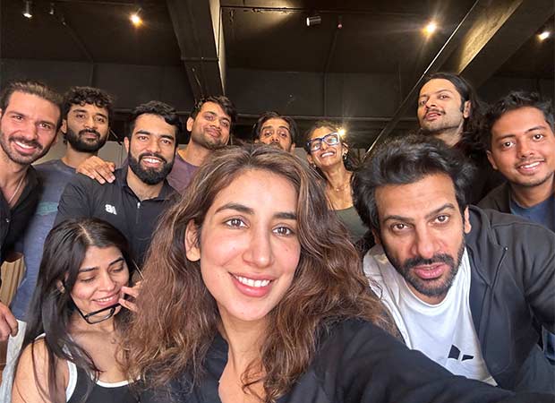 Parul Gulati reunites with acting mentor Saurabh Sachdeva in a workshop with Ali Fazal, Kubra Sait, Karanveer and Raghav Juyal: “Saurabh sir has always been more than just a mentor” : Bollywood News - Bollywood Hungama