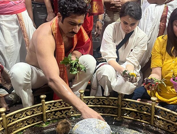 Vicky Kaushal seeks blessings at Shri Grishneshwar Jyotirlinga as Chhaava kicks off Pan-India promotions : Bollywood News - Bollywood Hungama