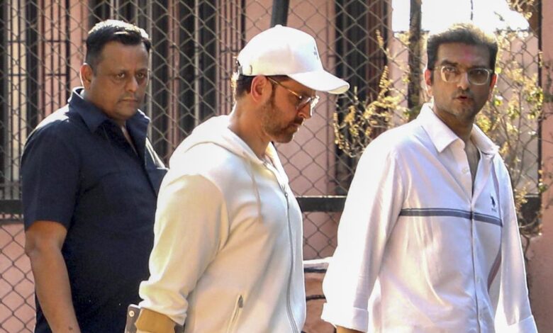 Hrithik Roshan recovering from knee injury, arrives on crutches at Deb Mukherjee’s funeral