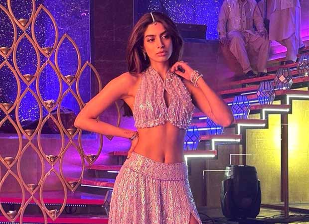 Khushi Kapoor drops unseen Nadaaniyan BTS pics amid OTT release; watch : Bollywood News - Bollywood Hungama