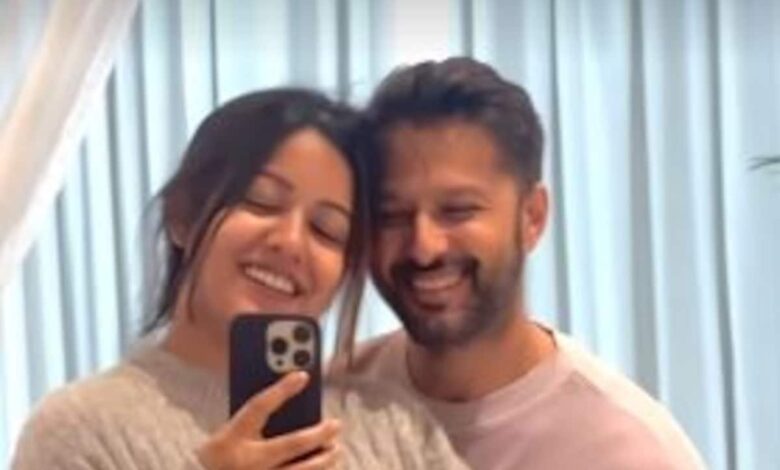Mom-To-Be Ishita Dutta Shows Off Baby Bump After Announcing Second Pregnancy With Husband Vatsal Sheth