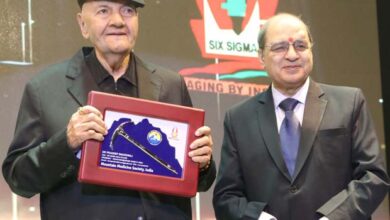 Prem Chopra pays tribute to Soldiers with re-release of his biography with special edition on International Women’s Day: “I am dedicating my biography ‘Prem Naam Hai Mera’ to the soldiers” : Bollywood News - Bollywood Hungama
