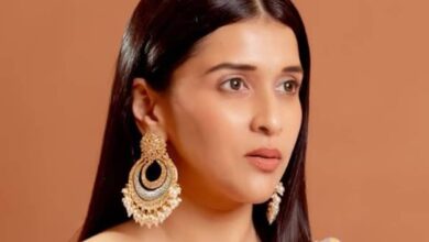 Priyanka Chopra's Cousin Mannara Chopra Trolled After She Called Out Airlines For Denying Boarding