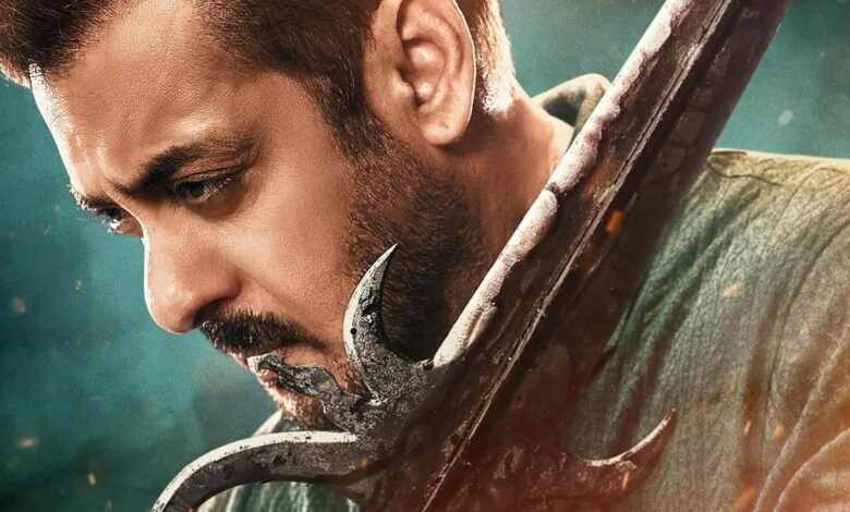Salman Khan and the Khan family attend ‘Sikandar’ special screening; release date, runtime out