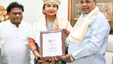 Shabana Azmi honoured with Lifetime Achievement Award and a cheque of Rs 10 lakh at Bengaluru Film Festival 10 : Bollywood News - Bollywood Hungama