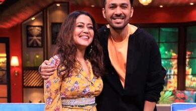 Tony Kakkar pens cryptic note amid Neha Kakkar’s Melbourne Concert criticism: “Artist maryada mein rahe aur janta?” : Bollywood News - Bollywood Hungama