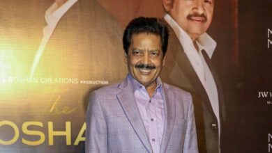 Udit Narayan jokes about kissing controversy at ‘Pintu Ki Pappi’ event
