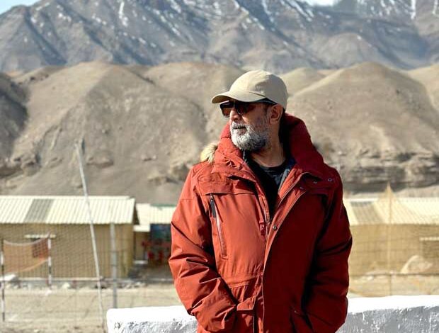 Aanand L Rai drops picture from Leh days after beginning Benaras schedule of Tere Ishk Mein : Bollywood News - Bollywood Hungama
