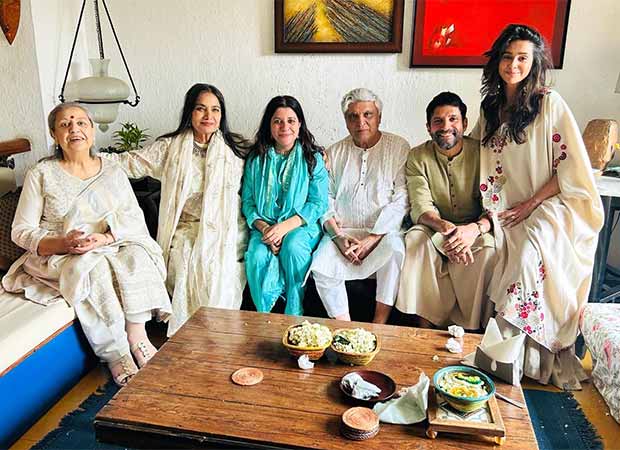 Eid 2025: Shabana Azmi, Javed Akhtar celebrate with Farhan, Zoya and family 2025 : Bollywood News - Bollywood Hungama