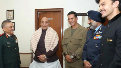 After Sky Force, Akshay Kumar and Veer Pahariya help AB Devayya’s family recover stolen Mahavir Chakra Medal : Bollywood News - Bollywood Hungama