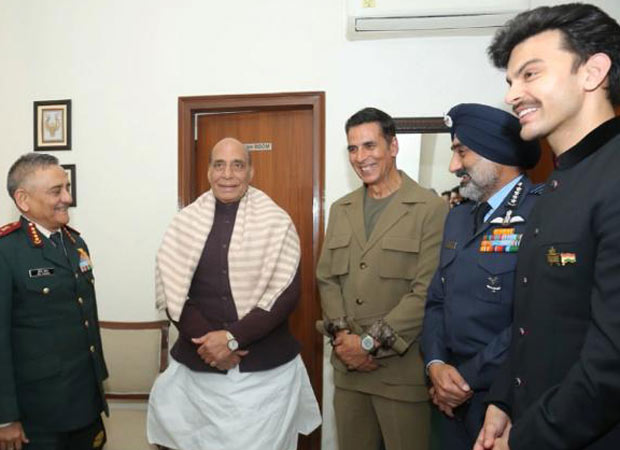 After Sky Force, Akshay Kumar and Veer Pahariya help AB Devayya’s family recover stolen Mahavir Chakra Medal : Bollywood News - Bollywood Hungama