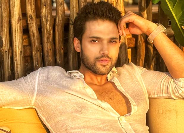 Parth Samthaan joins beach clean-up drive in Mumbai, see pics : Bollywood News - Bollywood Hungama